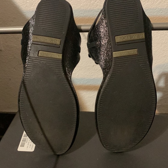 Black Kenneth Cole sandals size 7 - Picture 2 of 3